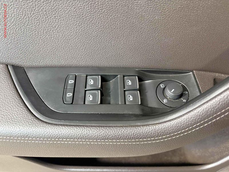 Škoda Superb (2019) 2.0 TDi 4x4, ČR, L&K, DSG - fotka 12 z 18