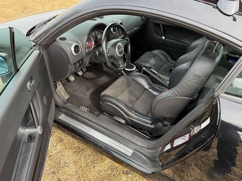 Audi TT (2002) - fotka 8 z 11