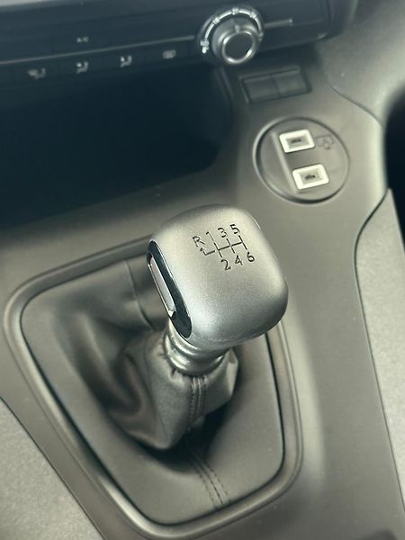 Peugeot Rifter (2026) LONG ALLURE BlueHDi 130 MAN6 - fotka 13 z 21