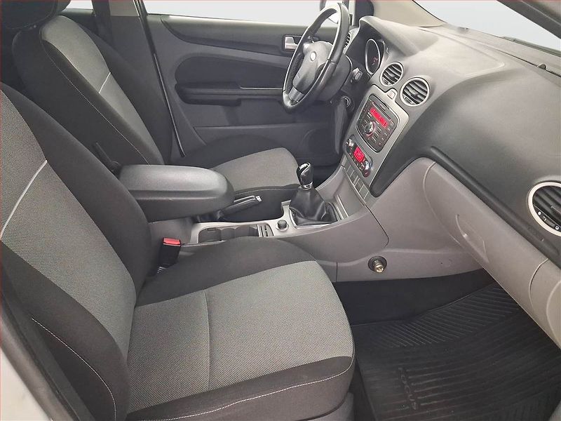 Ford Focus (2010) 1.6 16V, ČR,1.maj, Serv.kniha - fotka 9 z 20