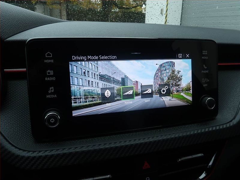 Škoda Scala (2024) Monte Carlo 1.0 TSI - fotka 21 z 23