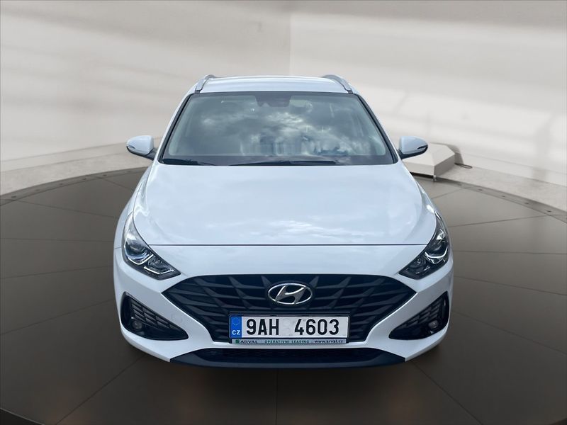 Hyundai i30 1,5 i Family Comfort - fotka 2 z 11