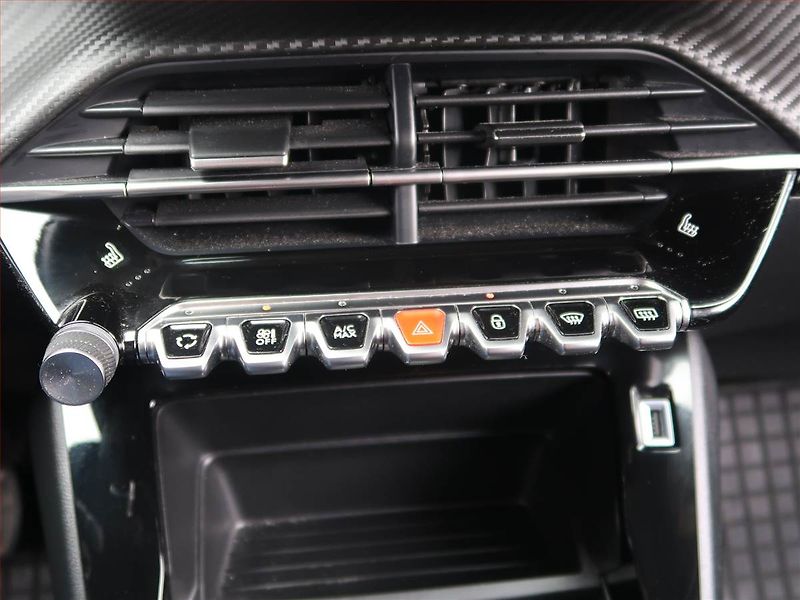 Peugeot 2008 (2023) 1.2 PureTech, Automat - fotka 12 z 18