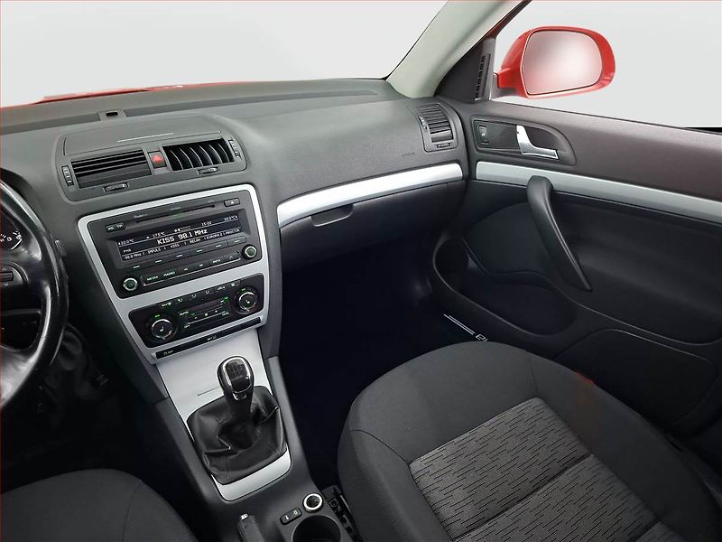 Škoda Octavia (2011) 1.6 TDI, po STK, Tažné - fotka 8 z 18