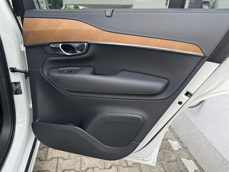 Volvo XC90 B5 (nafta) AWD // TZ // 1. maj - fotka 23 z 49