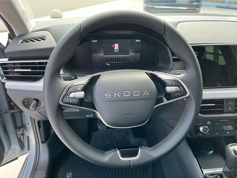 Škoda Scala 1,0 TSI 85 kW TOP SELECTION - fotka 14 z 28