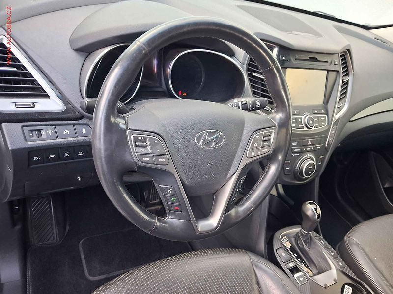 Hyundai Santa Fe (2015) 2.2 CRDi 4x4, Premium, AT - fotka 14 z 23
