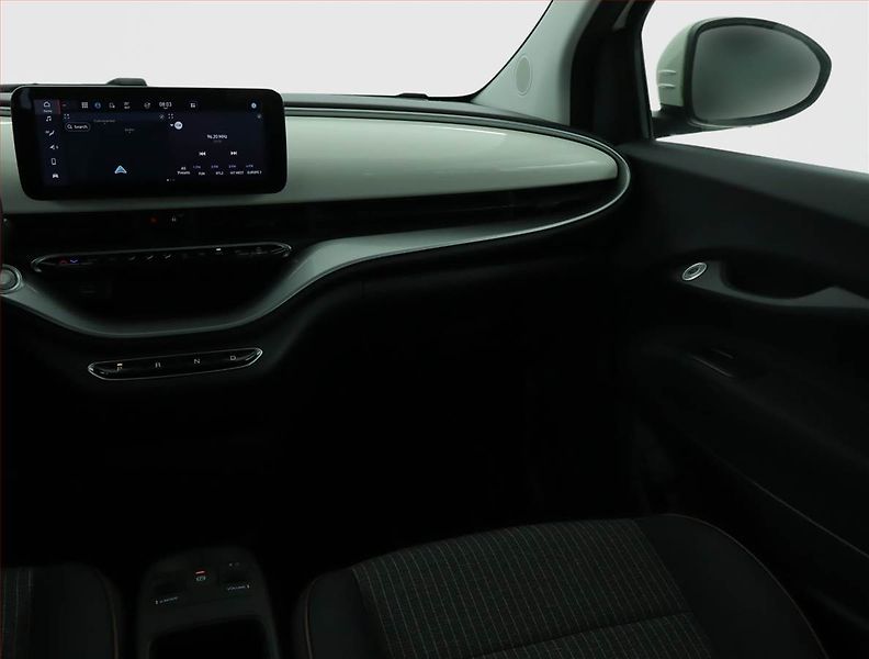 Fiat 500e (2023) 42 kWh, SoH 94% - fotka 8 z 18