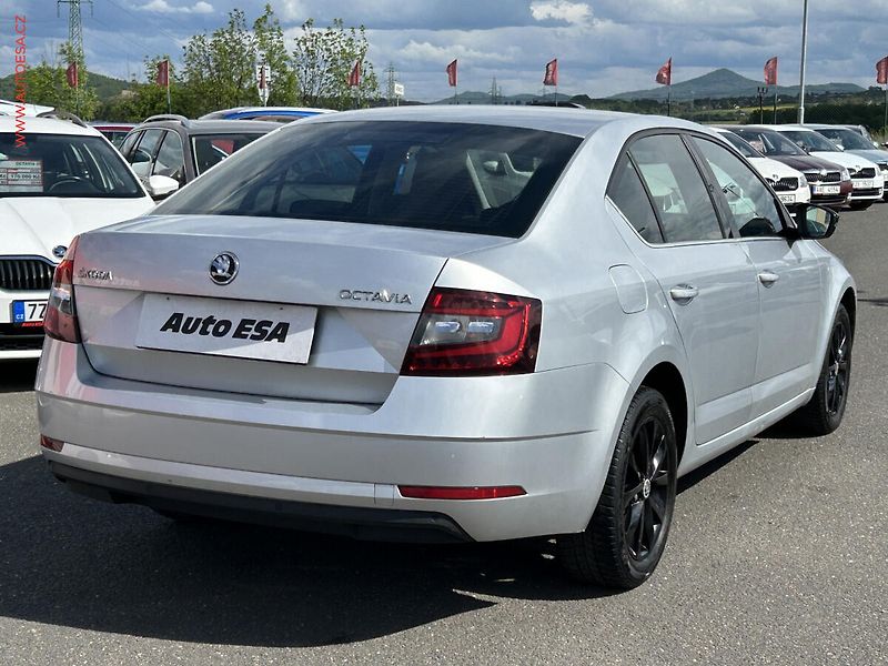 Škoda Octavia (2019) 2.0 TDI, ČR, Style - fotka 4 z 14