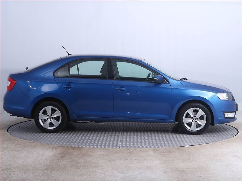 Škoda Rapid (2016) 1.2 TSI, Park. senzory - fotka 6 z 19