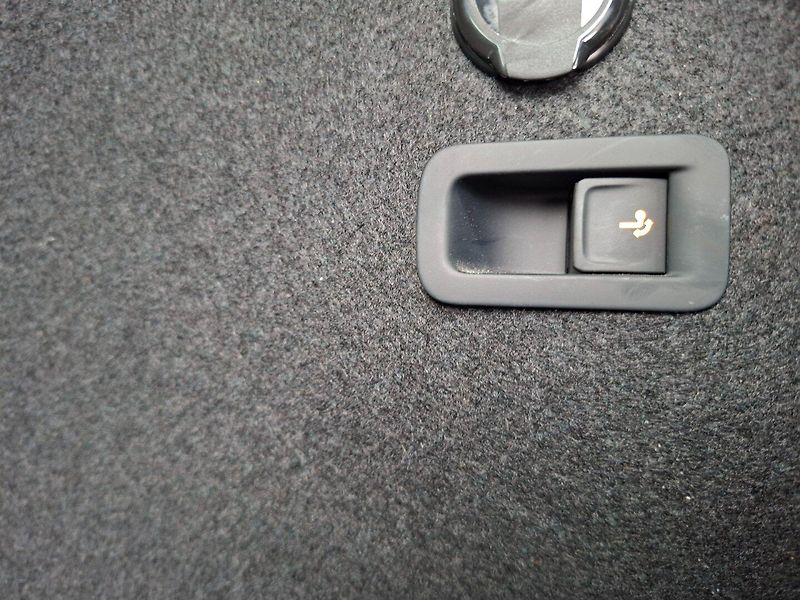 Volkswagen Golf (2021) 2.0TDI 85kW DSG -TAŽ.ZAŘ.-DPH - fotka 33 z 39