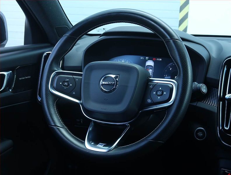 Volvo XC40 (2019) R-Design D4 AWD - fotka 27 z 27