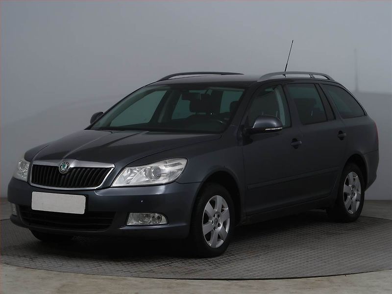 Škoda Octavia (2011) 1.6 TDI, nová STK, Tažné - fotka 2 z 12