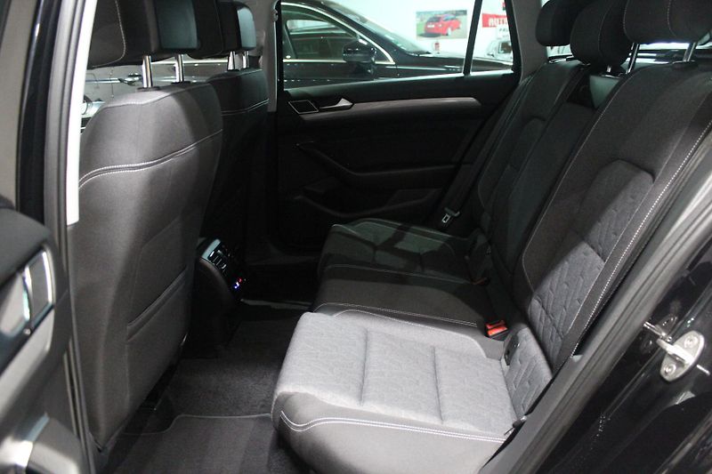Volkswagen Passat (2023) 110kW, Tažné, Nezávislé topení - fotka 12 z 34