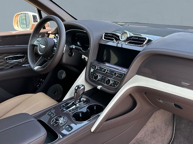 Bentley Bentayga EWB - fotka 7 z 11