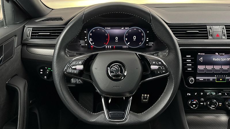 Škoda Superb 1.5 TSI Sportline Combi - fotka 9 z 30