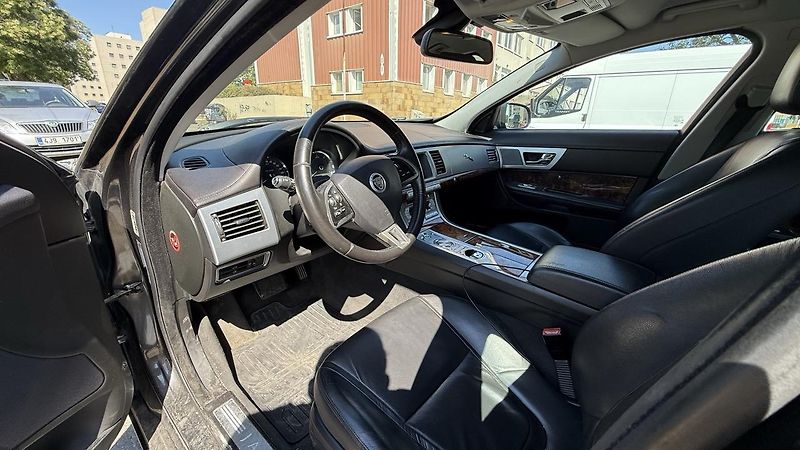 Jaguar XF (2012) 3.0D, X250 Facelift - fotka 11 z 18