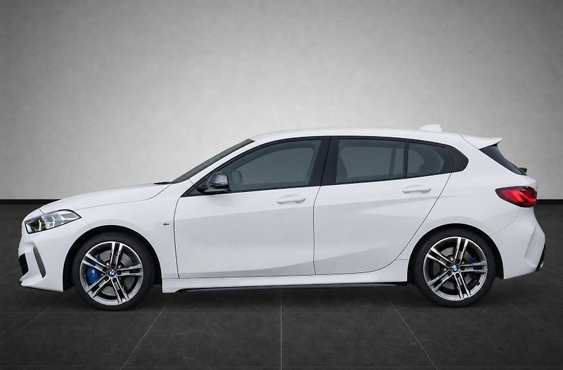 BMW Řada 1 M135i xDrive, Harman, Komfort - fotka 2 z 32