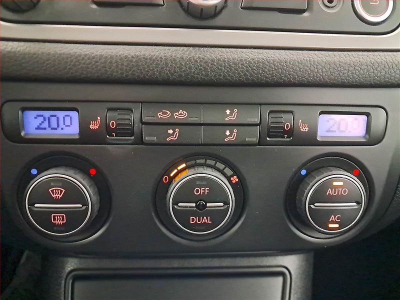 Volkswagen Tiguan (2009) 2.0 TDI, 4X4, Navi, Xenony - fotka 18 z 20