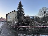 Kvůli stavbě dálnice D11 zbourali dělníci dům v Náchodské ulici v Trutnově Poříčí.