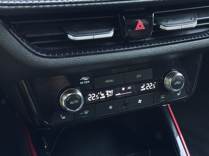 Škoda Fabia 1.0TSi Monte Carlo 116PS V.Coc - fotka 19 z 36