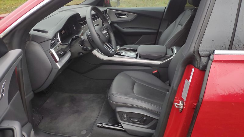 Audi Q8 (2025) TDI 50 S Line nový model 2025 - fotka 8 z 37