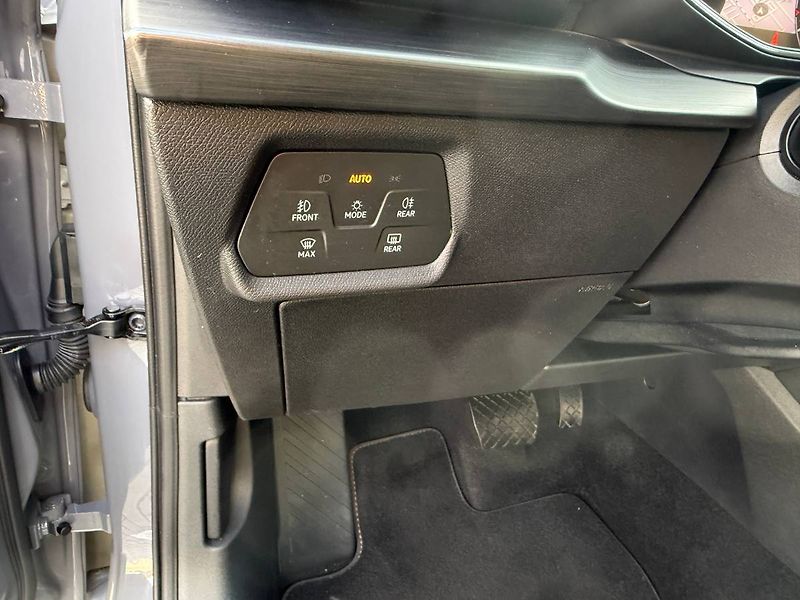 Cupra Leon (2023) 1.5 eTSI  DSG 150k - fotka 36 z 38