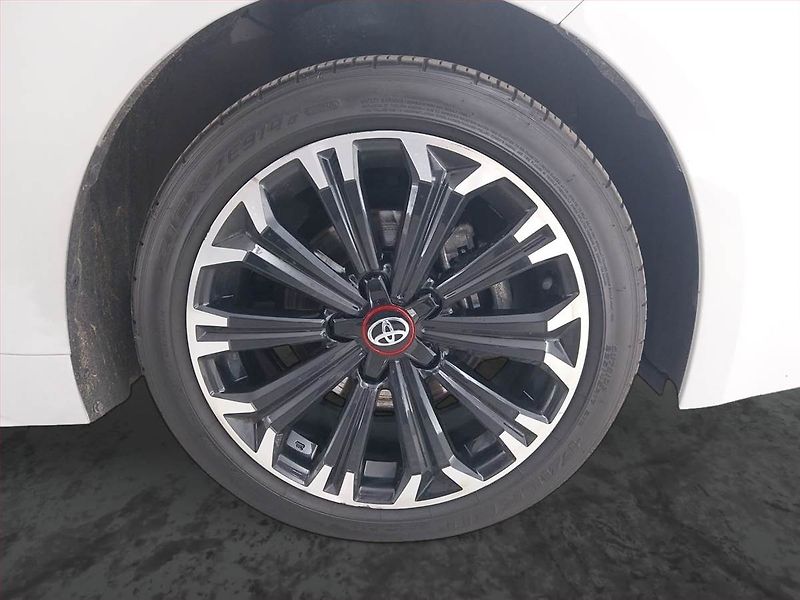 Toyota Corolla (2023) GR Sport 1.8 Hybrid - fotka 15 z 21