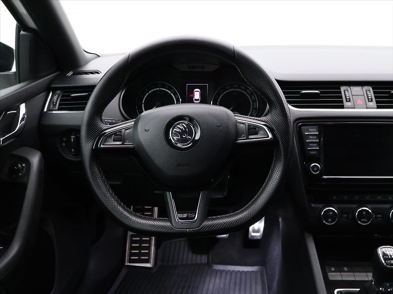 Škoda Octavia 2,0 TDI 135kW Xenon RS - fotka 16 z 31