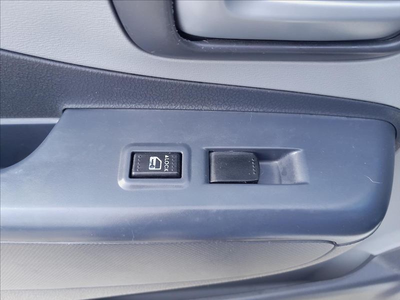Nissan Pixo 1,0i 50kW - fotka 19 z 41