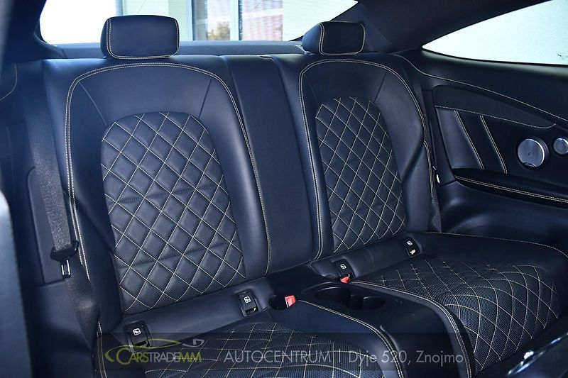 Mercedes-Benz Třídy C C63 AMG - fotka 16 z 47
