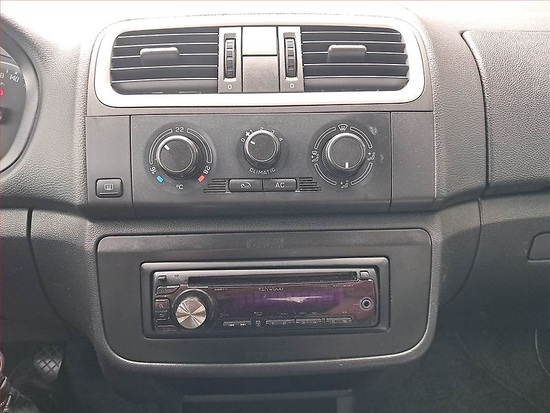 Škoda Fabia (2009) 1.2, po STK, Klima, udržované - fotka 12 z 15