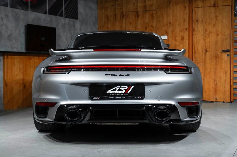 Porsche 911 Turbo S - fotka 20 z 22