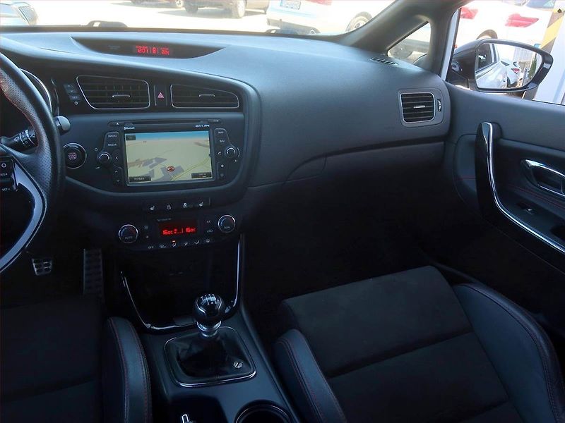 Kia Pro_Ceed (2013) GT 1.6 T-GDI, Serv.kniha, Kůže - fotka 8 z 14