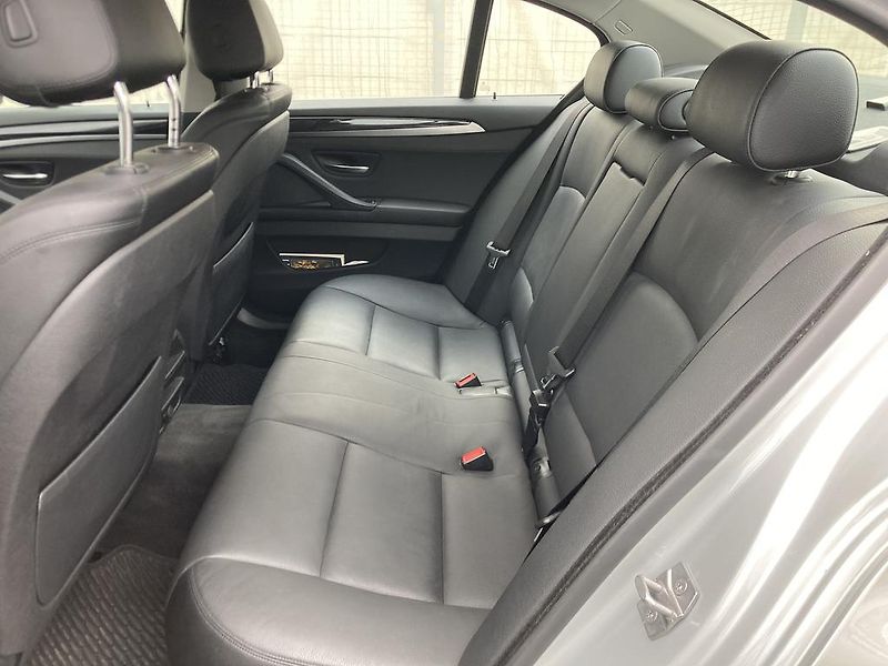 BMW Řada 5 2,0 525 XD ČR servis - fotka 17 z 29