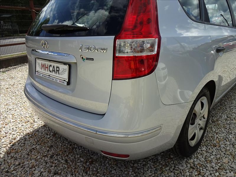 Hyundai i30 1,4i 16V 80kW LPG COMBI - fotka 14 z 46