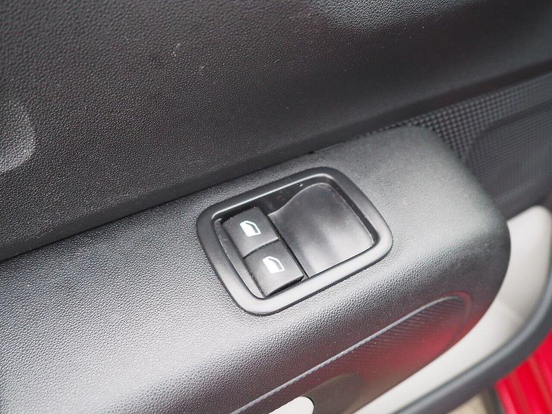 Citroën C3 (2019) 1.2 PureTech Feel - fotka 20 z 34