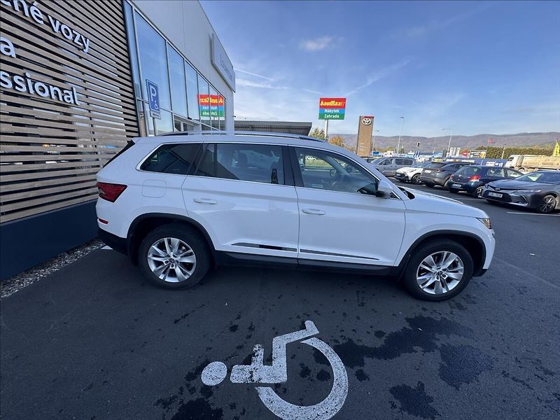 Škoda Kodiaq 2,0 DSG STYLE PLUS AWD - fotka 19 z 19