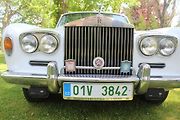 Luxusní vozy se v sobotu 4. května sjely na zámek do Lnář. Převládala auta značky Rolls Royce.