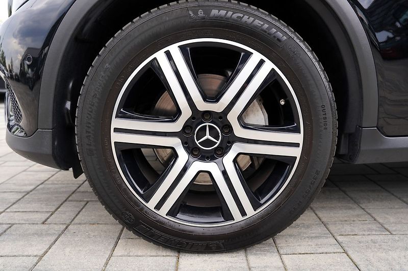 Mercedes-Benz GLC 250i 4Matic/kůže/Led/9AT/ČR - fotka 14 z 43