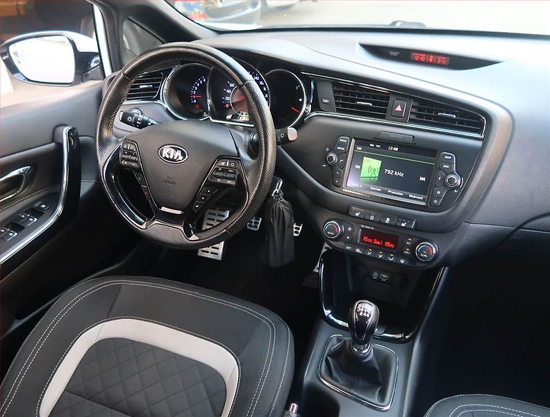 Kia Ceed (2016) GT Line 1.0 T-GDI, Navi - fotka 7 z 22