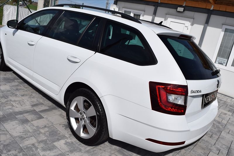 Škoda Octavia 2,0 TDI 110KW DSG NAVIGACE ALU - fotka 9 z 47