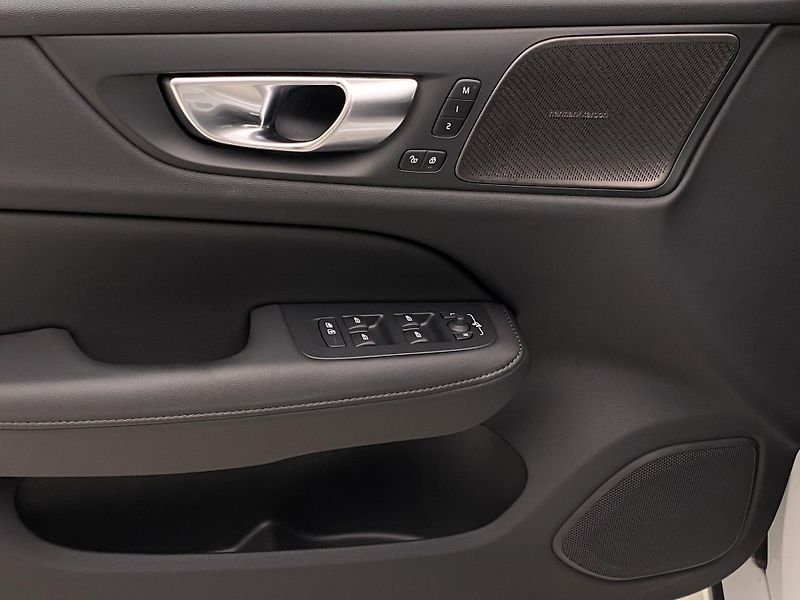 Volvo V60 B4 DARK PLUS AUT  - fotka 29 z 59