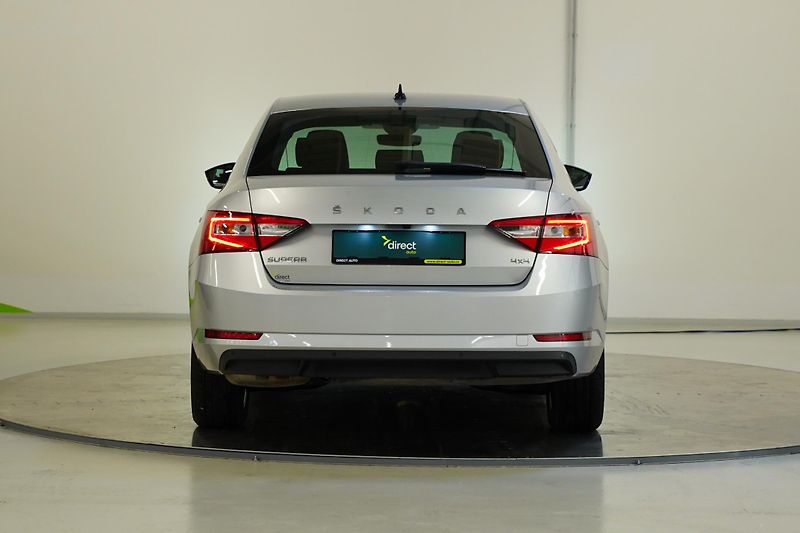 Škoda Superb - fotka 6 z 28