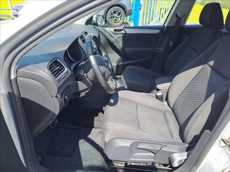 Volkswagen Golf 1,6 TDI DIGIKLIMA - fotka 5 z 14