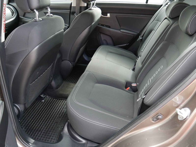 Kia Sportage (2015) 1.6GDi, 2.maj,ČR, AC, tempo - fotka 10 z 18
