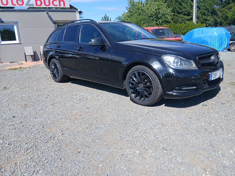 Mercedes-Benz Třídy C 180 CDI, AMG optik, Facelift - fotka 7 z 39
