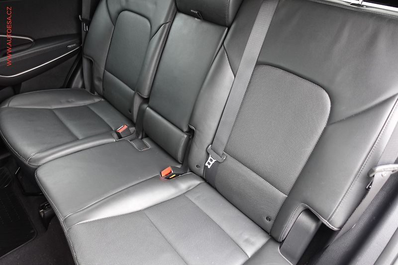Hyundai Santa Fe (2016) 2.2CRDi 4x4, ČR, Premium, AT - fotka 10 z 26