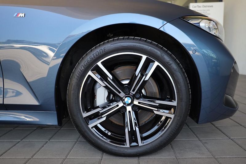 BMW Řada 3 330i xDrive Touring - fotka 7 z 22