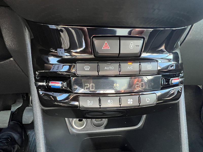 Peugeot 2008 (2019) 1.5 BlueHDi - fotka 28 z 40